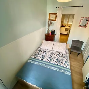 https://sympathique-studio-en-rez-de-chauss-de-21m-2.fr-paris.fr